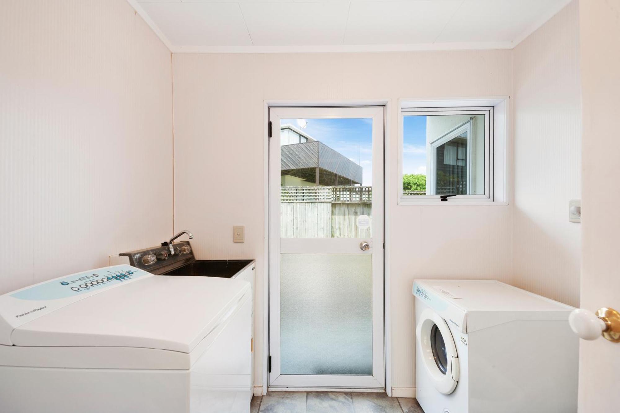 The White House - Taupo Holiday Home Bagian luar foto