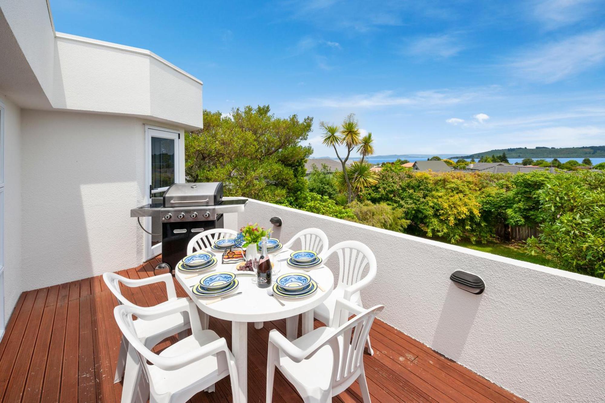 The White House - Taupo Holiday Home Bagian luar foto