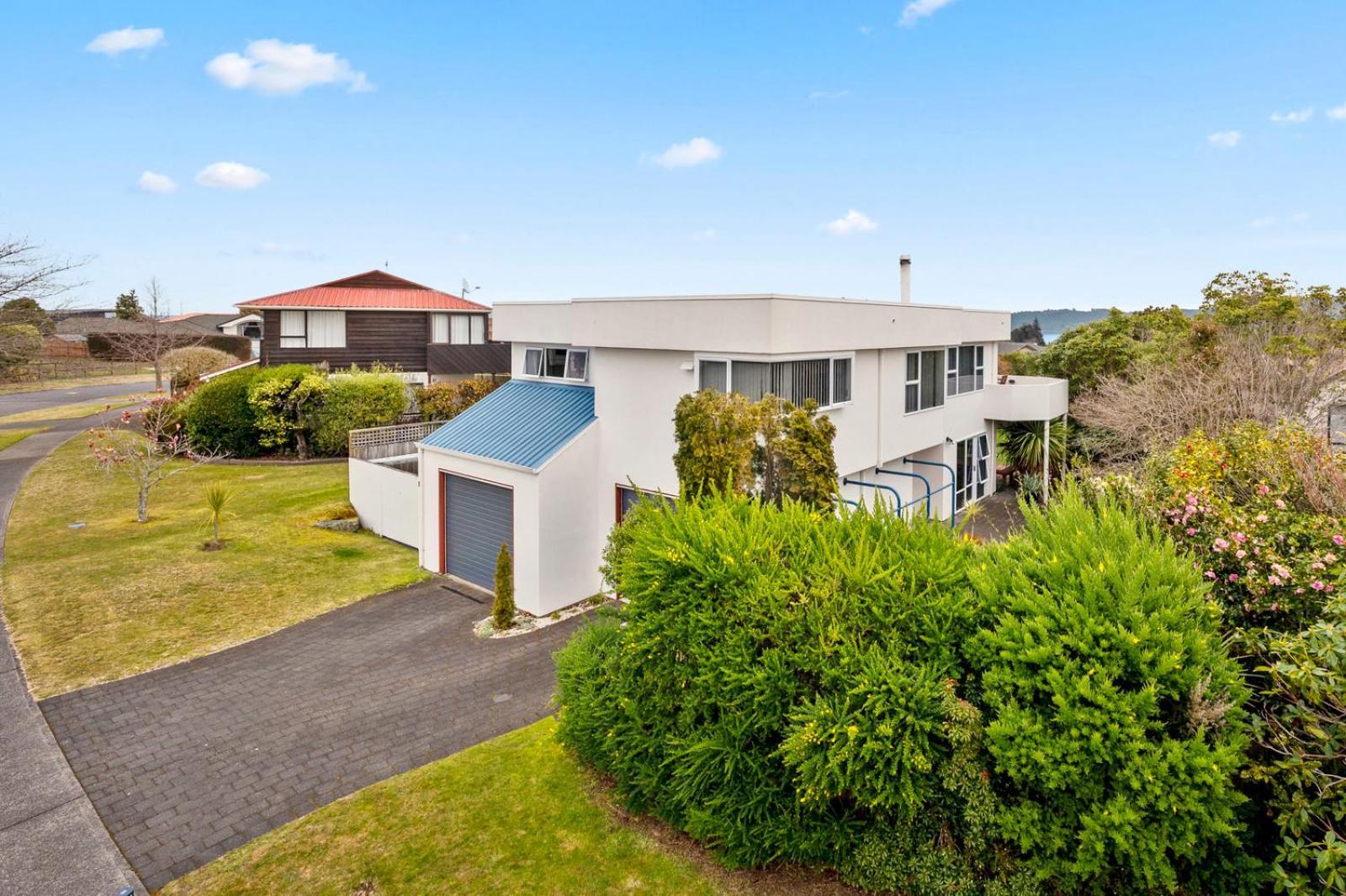 The White House - Taupo Holiday Home Bagian luar foto